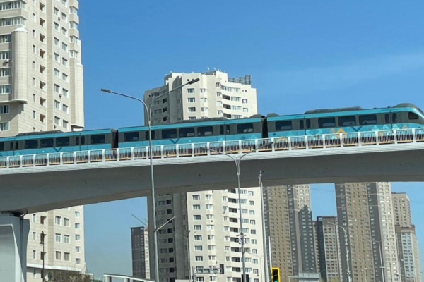 Көптен күткен LRT: астаналықтар жаңа пойызбен қашан жүреді?