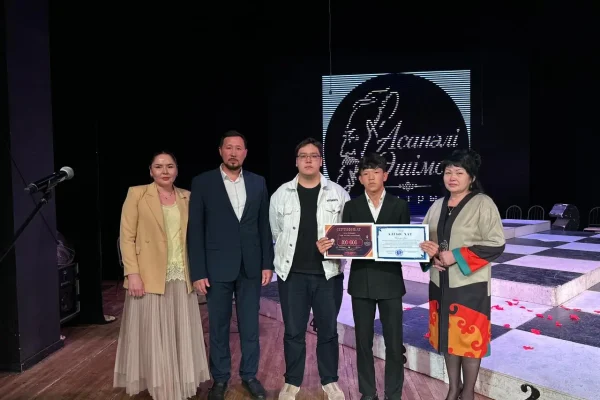 «Үздік логотип» байқауының жеңімпазы: Асанәлі Әшімов театрында «Тағдыр тақтасы» спектаклі сахналанды