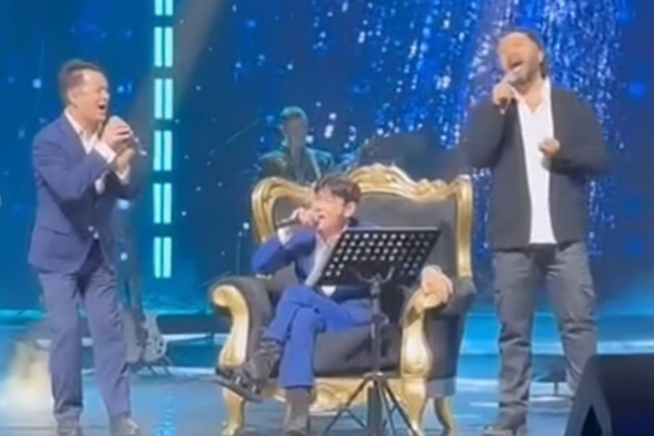 “Жамырап кетті”: “АБК” тобы сахнаға шығамын деп сөз естіп қалды (ВИДЕО)