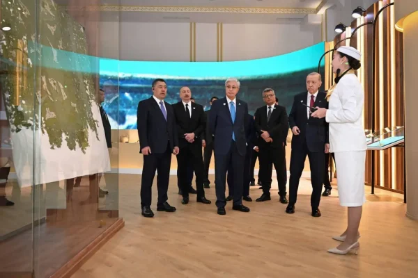 ТМҰ президенттері Түркістанда Ясауи кесенесінің құнды жәдігерлерімен танысты