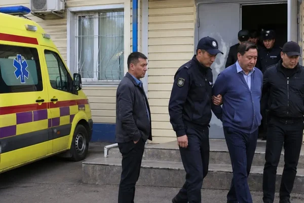 Ақ қалаттылардың арсыздығы: Батыс Қазақстан облысында 7 дәрігер пара алу күдігімен ұсталды