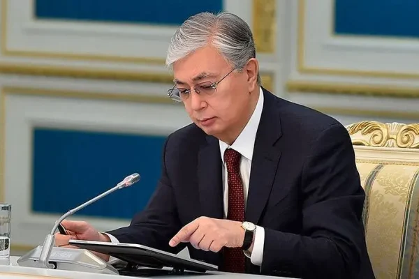 Тоқаев Қазақстан мектептеріне жасанды интеллект енгізу туралы Жарлыққа қол қойды