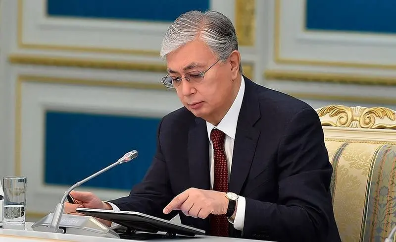 Тоқаев Қазақстан мектептеріне жасанды интеллект енгізу туралы Жарлыққа қол қойды