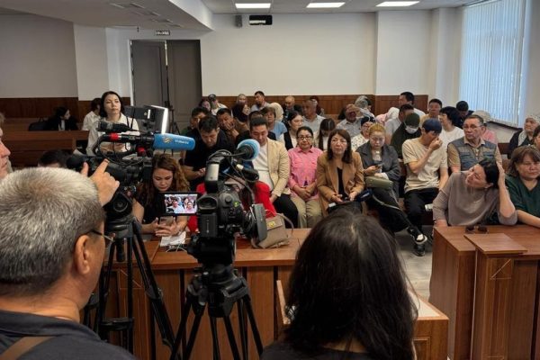 Атырауда бүтін бір отбасының өліміне қатысты қылмыстық іс бойынша сот процесі басталды