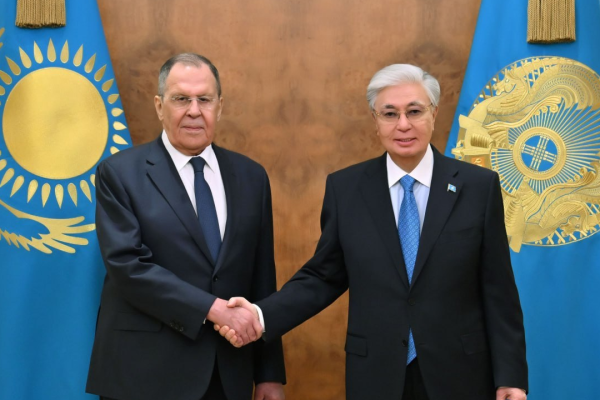 Ақордадағы маңызды жүздесу: Тоқаев пен Лавров Путиннің алдағы сапарын талқылады